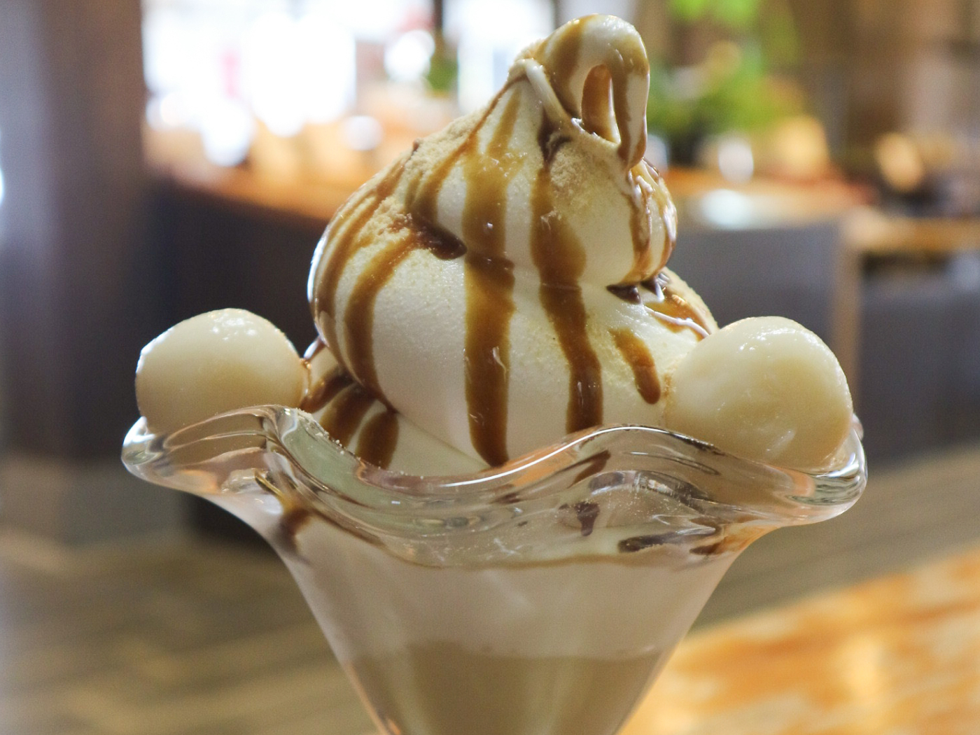 仲里依紗さんにYouTubeで「平川屋パフェ」をご紹介頂きました。 | 佐嘉